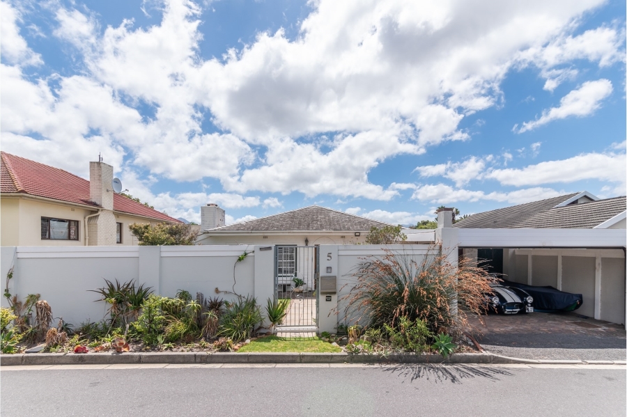 To Let 4 Bedroom Property for Rent in Lakeside Western Cape